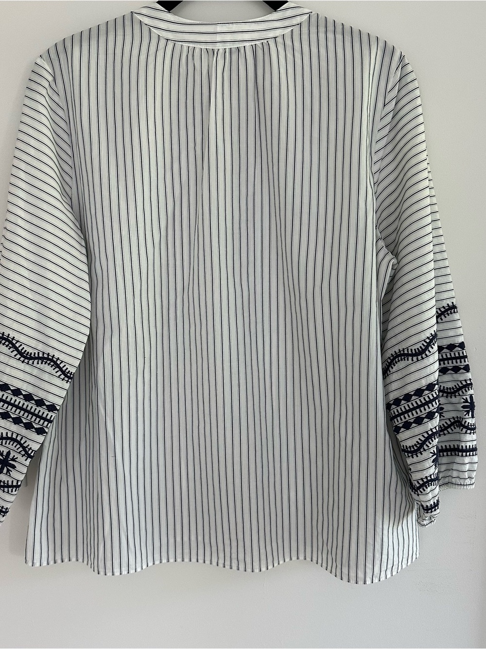 Madewell White Blouse with Navy Embroidered Balloon Sleeves - Picture 4 of 9
